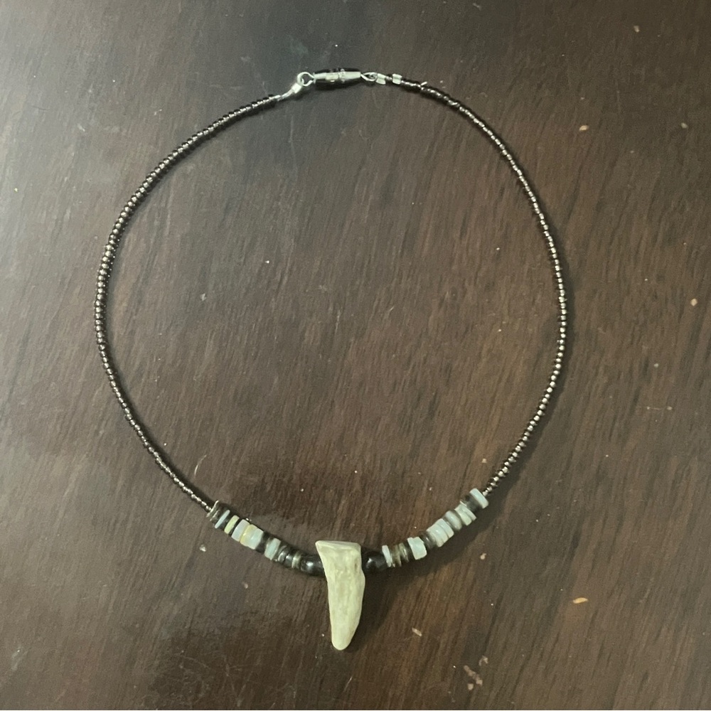 Vintage 1990s-00s Beaded Shark Tooth 13" Choker Necklace